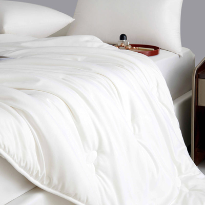 Niveau maternel et infantile Couette d'été fraîche sans tache remplie à 100% de soie faite à la main pour l'hiver