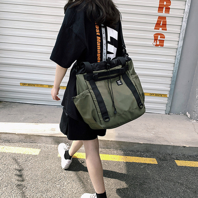 Sac de voyage à écran de soie imprimé sur une épaule pour le design à la mode et l'anniversaire des employés
