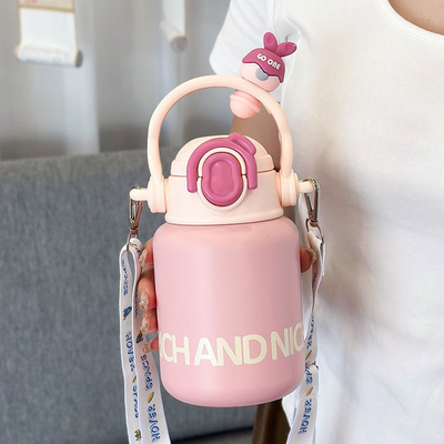 Cadeau d'employé Coupe portable en acier inoxydable avec dessin animé de poupée mignonne et matériau