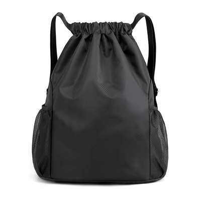 Un sac à dos sur mesure pour les diplômes et les activités de fitness.