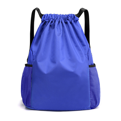 Un sac à dos sur mesure pour les diplômes et les activités de fitness.