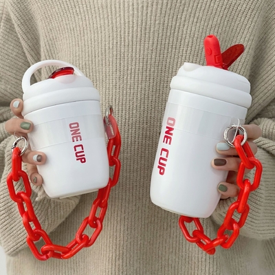 Logo personnalisé tasse à paille isolée esthétique chaîne portative tasse à eau pour cadeaux aux employés