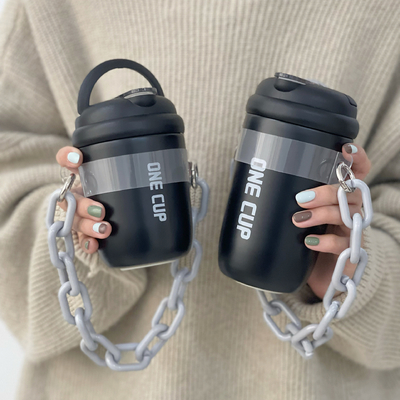 Logo personnalisé tasse à paille isolée esthétique chaîne portative tasse à eau pour cadeaux aux employés