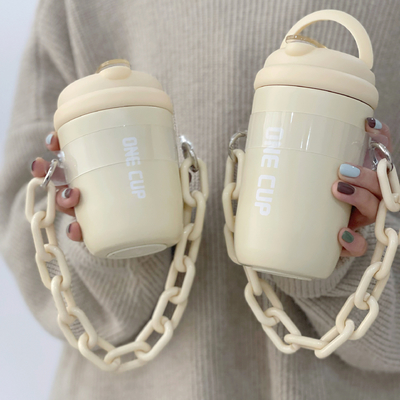 Logo personnalisé tasse à paille isolée esthétique chaîne portative tasse à eau pour cadeaux aux employés