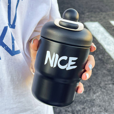 La tasse d'isolation de café portable de 500 ml de l'agence de voyage pour Pâques.