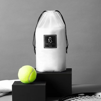 Four Piece Travel Set pour la fête des pères, avec parapluie, sac à main et serviette.