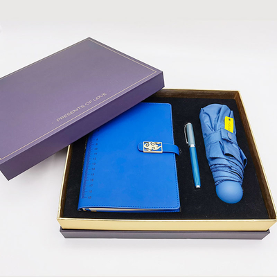 - Un ensemble de cadeaux chic pour les affaires, un cahier, un stylo, un parapluie pour les affaires.
