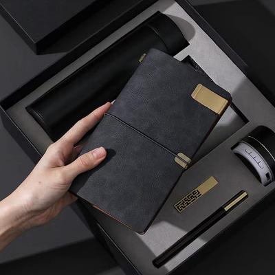Nécessités de l'hôtel et du complexe Exposition à la température Thermos Mug Bloc-notes Bluetooth haut-parleur Plume en bois