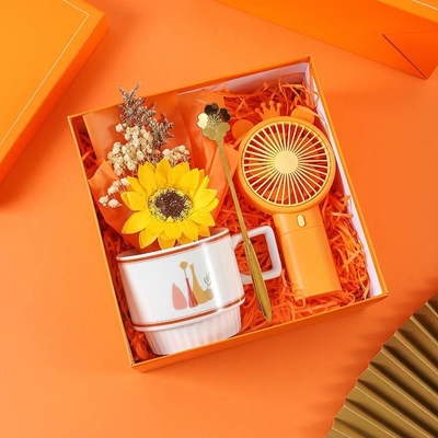 Coupe personnalisée avec logo et ensemble cadeau à la main parfait pour la réunion annuelle de l'agriculture à Noël