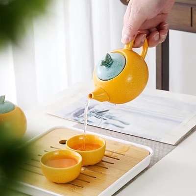 Relations avec les anciens élèves Set de thé Dajidali Cœur souhaite Orange boîte cadeau avec quatre tasses et théière