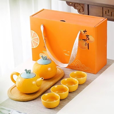 Relations avec les anciens élèves Set de thé Dajidali Cœur souhaite Orange boîte cadeau avec quatre tasses et théière