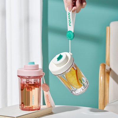 Nouveauté Cadeaux Portable Coupe en plastique 530 ml avec filtre et levage de corde en 1 impression couleur
