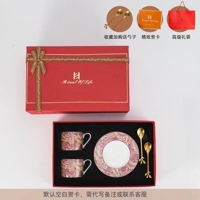 Faites une déclaration avec nos tasses de café imprimées UV Le complément parfait à votre cadeau de mariage