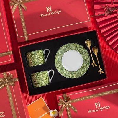 Faites une déclaration avec nos tasses de café imprimées UV Le complément parfait à votre cadeau de mariage
