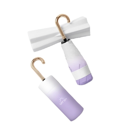 L'agence de voyages recommande un parapluie solaire à cinq couches de colle noire pour la protection solaire
