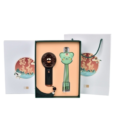 Impression à écran de soie - boîte cadeau chic pour affaires avec petit ventilateur et ligne de données de chat Zhaocai