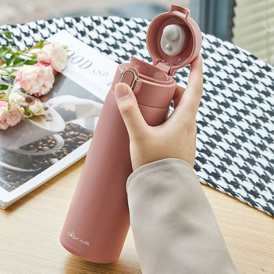 Techniques d'impression sur écran de soie 1 Graphiques couleur sur Yuedong Bouncing Insulated Cup 500 ml