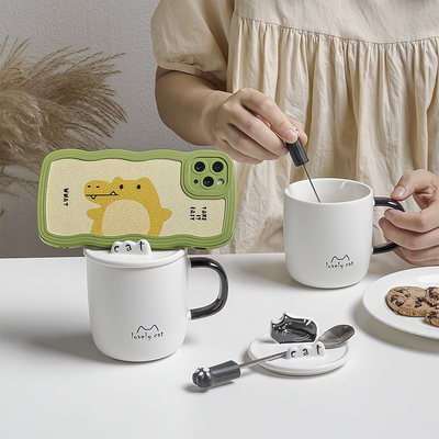 Idée cadeau d'employé Cartoon Coupe à eau pour chat avec couvercle de cuillère en céramique et porte-téléphone