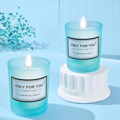 Ensemble cadeau à main avec bougie d'aromathérapie et boule de bain