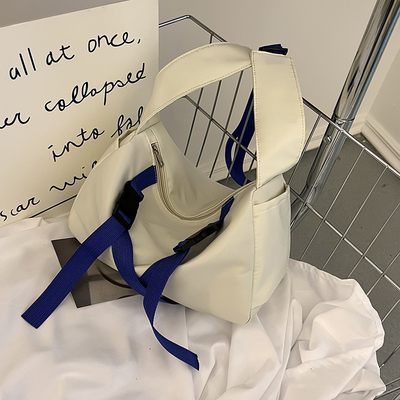 Un sac à main personnalisé à la mode et à la mode pour le retour à l'école ou la remise des diplômes