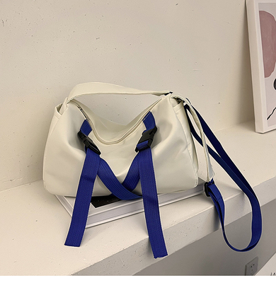 Un sac à main personnalisé à la mode et à la mode pour le retour à l'école ou la remise des diplômes