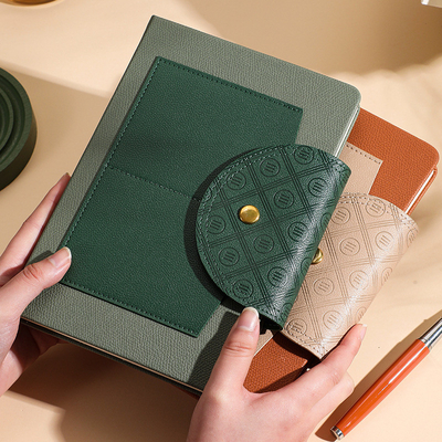 Carnet de bord épaissi pour une prise de notes minimaliste et atmosphérique