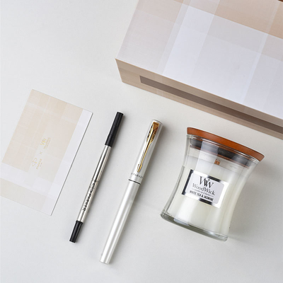 Un ensemble de cadeaux pour les diplômes, Qianli Jiangshan, une tasse de bureau, un carnet de notes, une boîte cadeau.