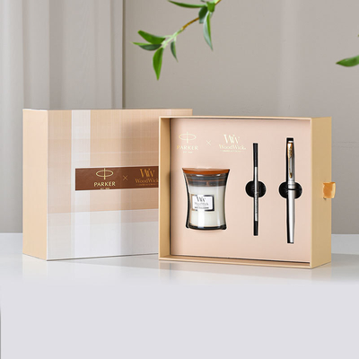 Un ensemble de cadeaux pour les diplômes, Qianli Jiangshan, une tasse de bureau, un carnet de notes, une boîte cadeau.