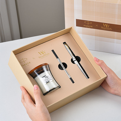 Un ensemble de cadeaux pour les diplômes, Qianli Jiangshan, une tasse de bureau, un carnet de notes, une boîte cadeau.