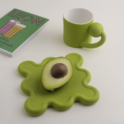 Apportez une touche de créativité à votre collection de tasses avec cet ensemble de tasses