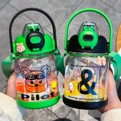 Nouveauté Cadeaux Impression couleur Graphiques pour la valeur en plastique Grandes tasses de capacité Portables