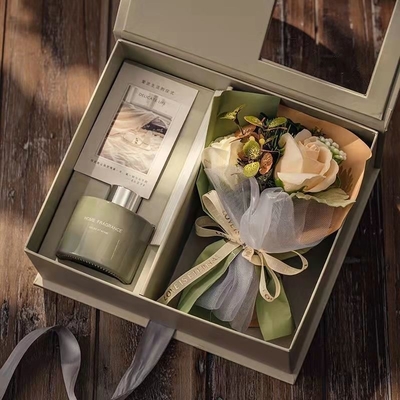 Boîte cadeau avec bouquet de œillets Le cadeau parfait pour les enseignantes et les mères pour leur jour spécial