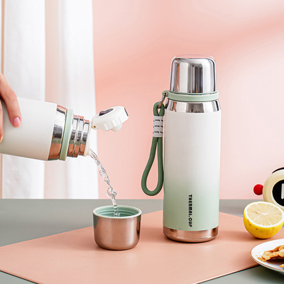 La tasse thermos 316 en acier inoxydable avec couleur personnalisée