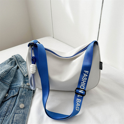 Un sac de grande capacité à la mode, idéal pour les mariages et les événements spéciaux comme la déesse Da.