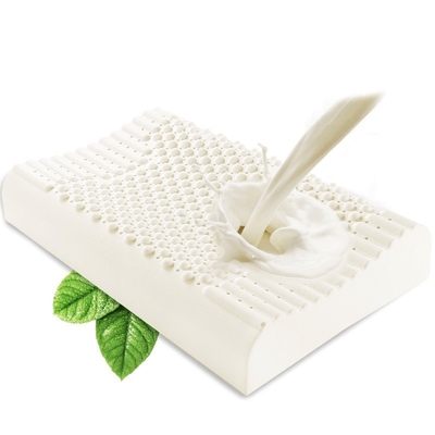 Des oreillers en latex thaïlandais en coton tricoté et des oreillers en latex