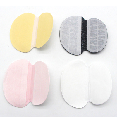 Des couches de papier pour les aisselles d'été, déodorant invisible et patch anti-sueur.