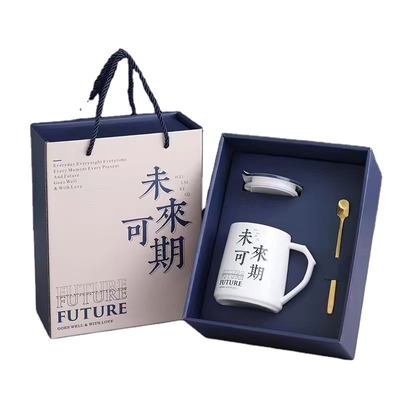 Un ensemble de tasses-cadeaux créatives avec le logo du client pour des promotions personnalisées