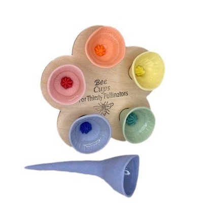 Couleur personnalisée Bee Colibri distributeur d'eau d'oiseau de fourrage Cuve d'alimentation en résine pour jardin extérieur