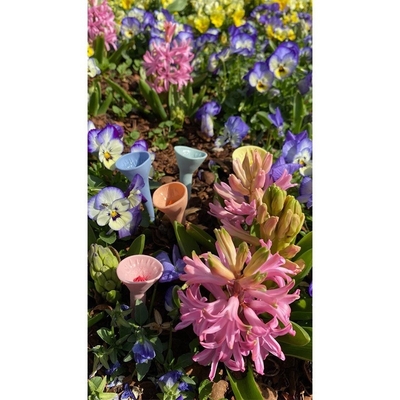 Couleur personnalisée Bee Colibri distributeur d'eau d'oiseau de fourrage Cuve d'alimentation en résine pour jardin extérieur