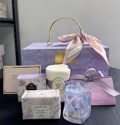 Un ensemble de cadeaux de mariage écologique pour les amateurs d'automobile
