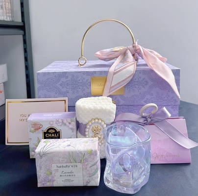 Un ensemble de cadeaux de mariage écologique pour les amateurs d'automobile