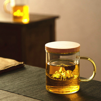 Coupe en verre à haute teneur en borosilicate. Coupe de thé en bambou et bois.