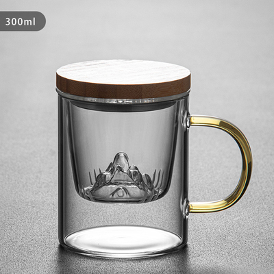 Coupe en verre à haute teneur en borosilicate. Coupe de thé en bambou et bois.