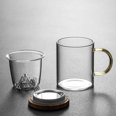 Coupe en verre à haute teneur en borosilicate. Coupe de thé en bambou et bois.