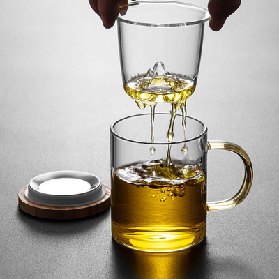 Coupe en verre à haute teneur en borosilicate. Coupe de thé en bambou et bois.