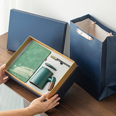 Nouveauté Cadeaux Ceinture en céramique Tisane filtrée Separation de tasse de bureau Commercial Set cadeau tasse de poignée en bois