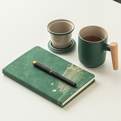 Nouveauté Cadeaux Ceinture en céramique Tisane filtrée Separation de tasse de bureau Commercial Set cadeau tasse de poignée en bois