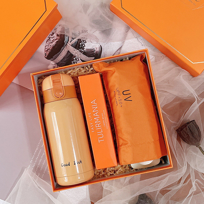 Couleur orange personnalisée cadeau d'entrée de mode avec une tasse chaude carnet de notes Bonne chance pendentif