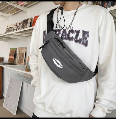 Un sac à poitrine à une épaule simple et polyvalent Idéal pour l'impression sur sérigraphie