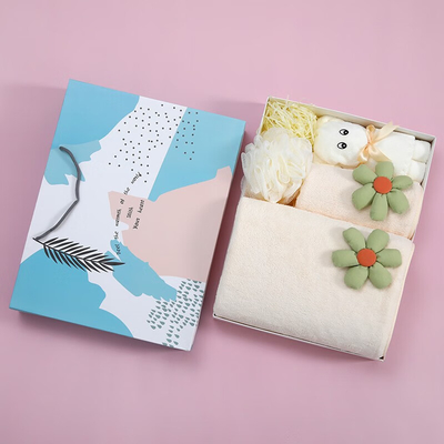 Logo personnalisable Petite boîte cadeau à serviettes fraîches pour le festival de la déesse du 8 mars
